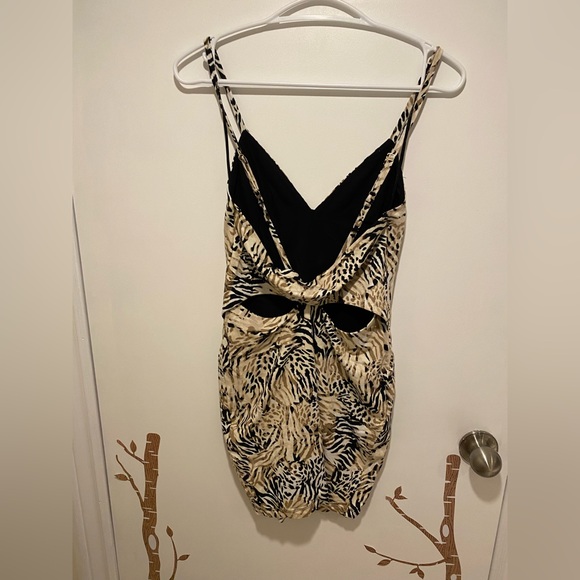 Brand new Guess Summer Dress - Picture 2 of 4